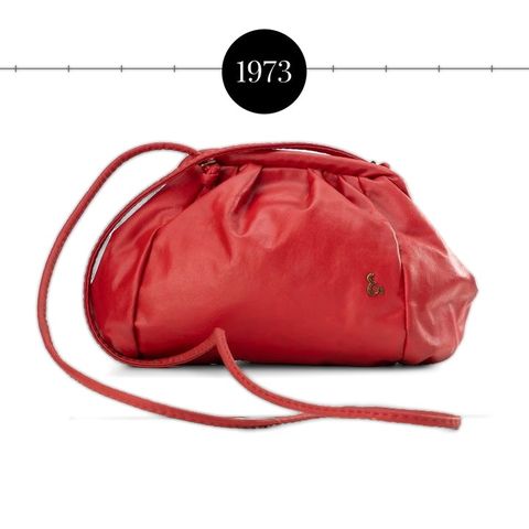 Bolsa vermelha franzida com alça fina